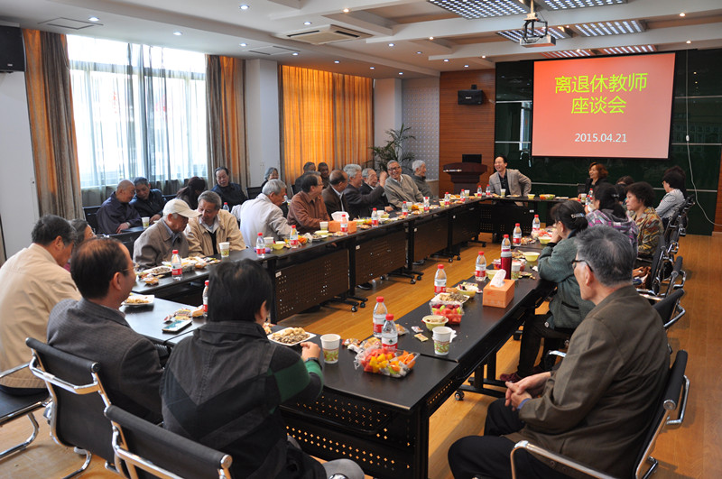 Beat365官方网站举行离退休教师座谈会