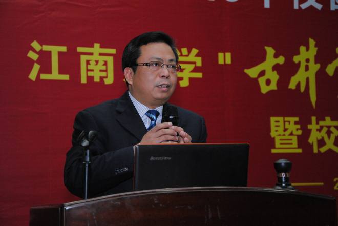 Beat365官方网站举行“古井贡酒”奖学金捐赠仪式暨校园招聘会04古井集团李安军副总监介绍科研情况